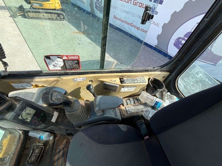 2013-deere-35d-image-21