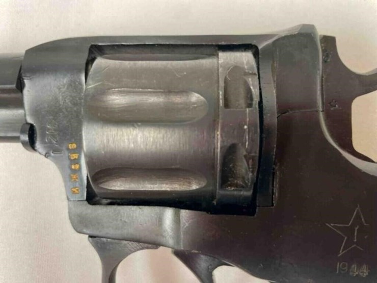 1944-nagant-revolver-image-8