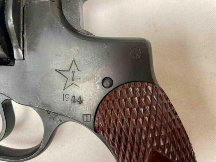 1944-nagant-revolver-image-11