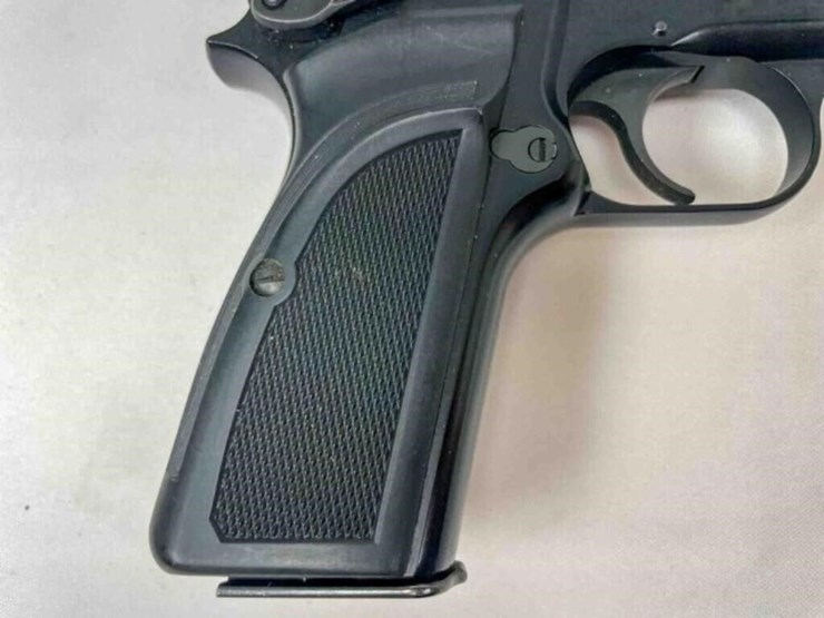 browning-hi-power-9mm-pistol-image-17