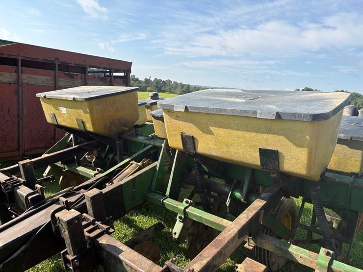 john-deere-4-row-corn-planter-image-13