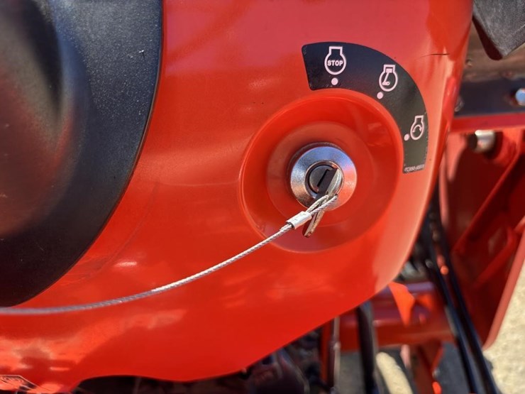 2018-kubota-l4701-image-35