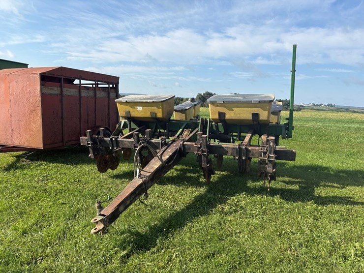 john-deere-4-row-corn-planter-image-1