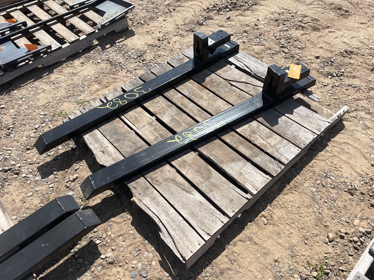 #3082-•-unused-2025-wolverine-adjustable-clip-on-pallet-forks-image-1