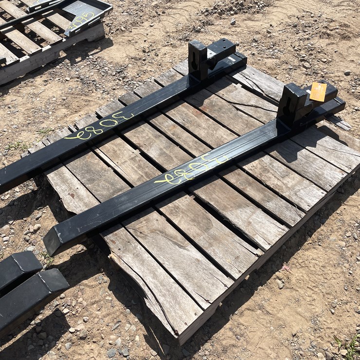 #3082 • Unused 2025 Wolverine Adjustable Clip-on Pallet Forks