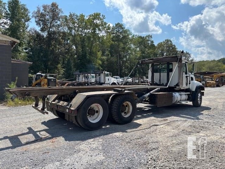 2003-mack-granite-cv713-image-3