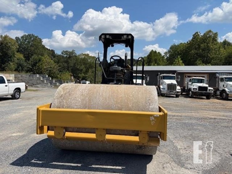 2016-caterpillar-cs54b-image-3