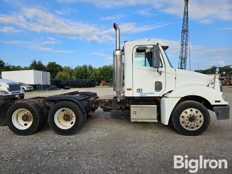2003-freightliner-columbia-120-image-4