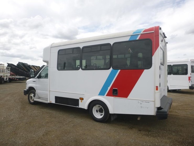 2017-ford-e450-image-4