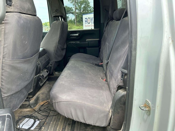 2020-chevrolet-silverado-3500-image-17