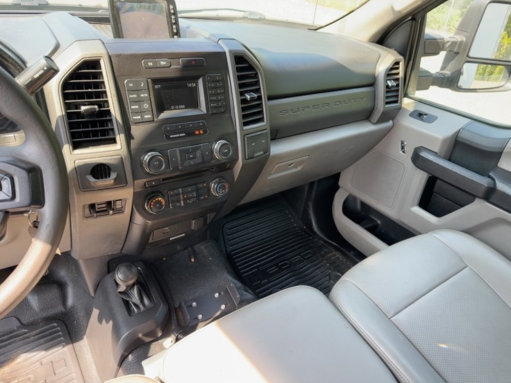 2017-ford-f550-xl-image-37
