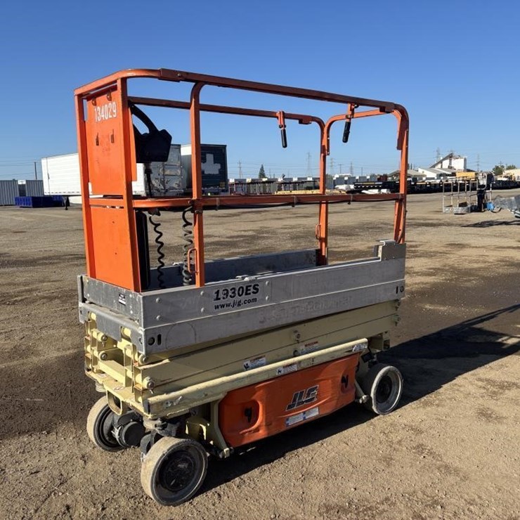 2014 JLG 1930ES