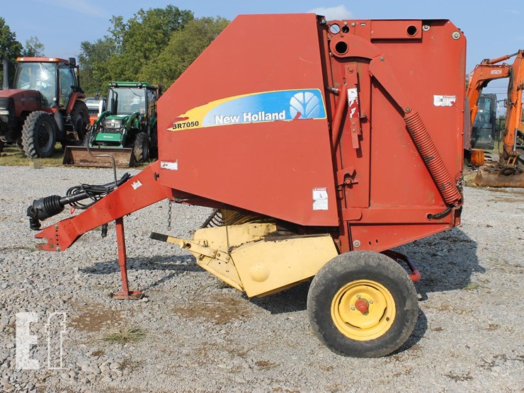 new-holland-br7050-image-2
