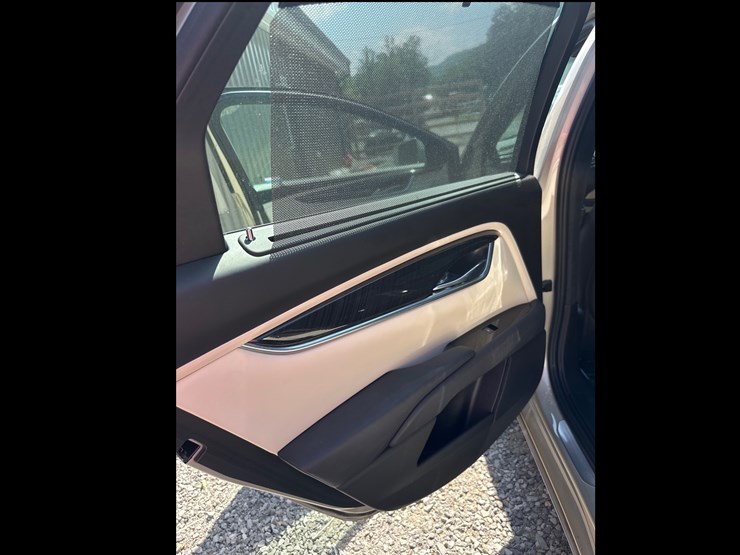 #1-•-2014-cadillac-xts-passenger-car-image-10