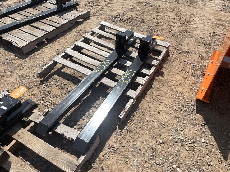 #3081-•-unused-2025-wolverine-adjustable-clip-on-pallet-forks-image-1
