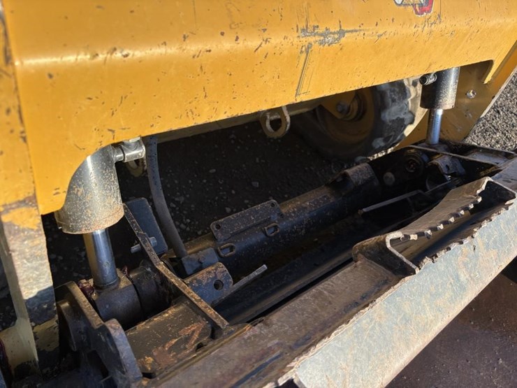 2021-caterpillar-249d3-image-12