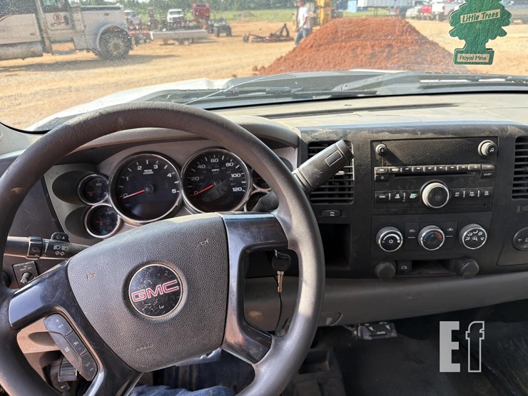 2013-gmc-sierra-3500-image-14