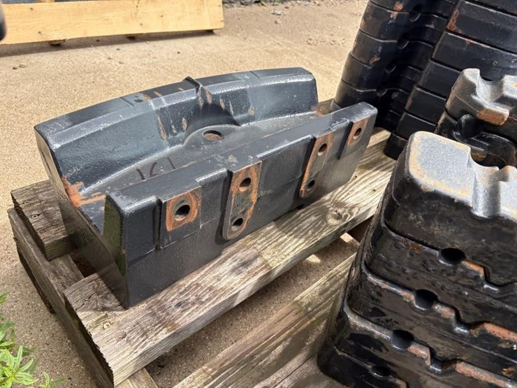 new-holland-front-weight-bracket-image-3