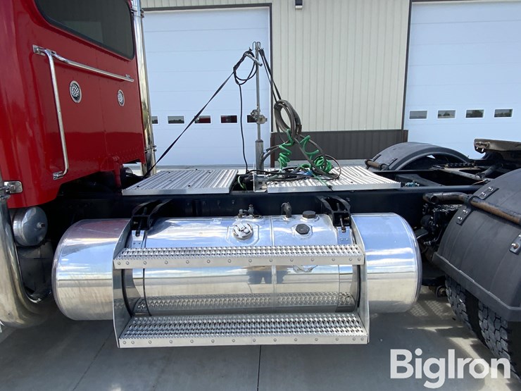 2009-peterbilt-389-image-14