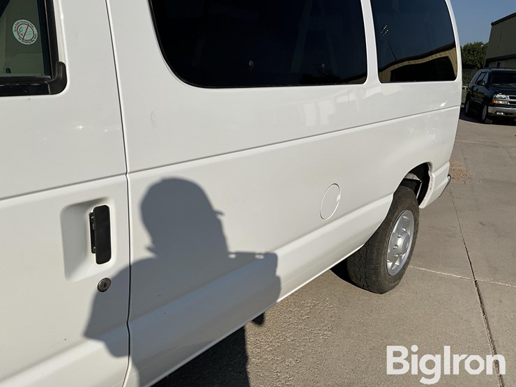 2011-ford-e350-xlt-image-17