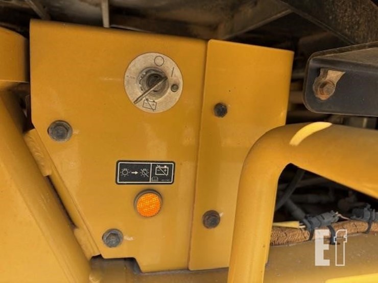 2016-caterpillar-cs54b-image-8