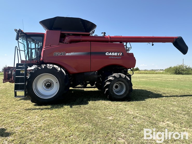 2016-case-ih-8240-image-8