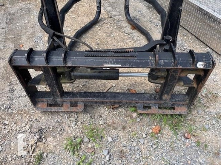 blue-diamond-round-hay-bale-hyd-clamp-image-5