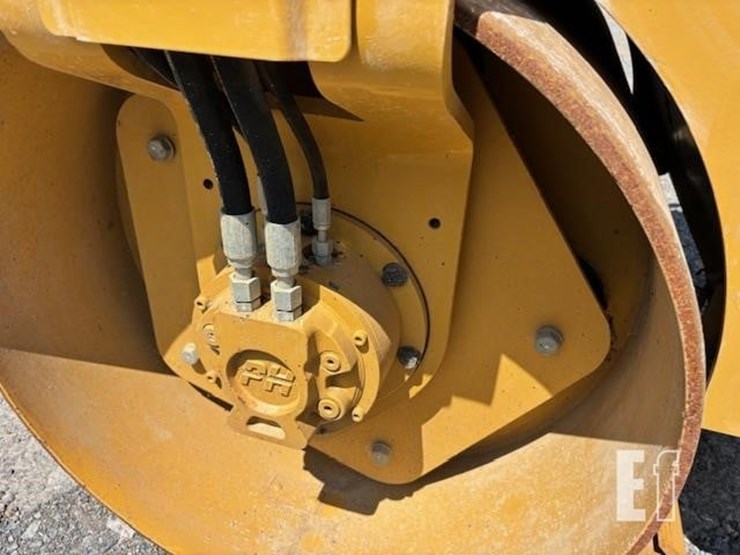 2019-caterpillar-cb24b-image-25