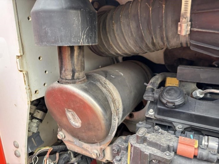 2022-bobcat-t550-image-35