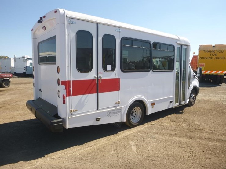 2018-ford-e350-image-3