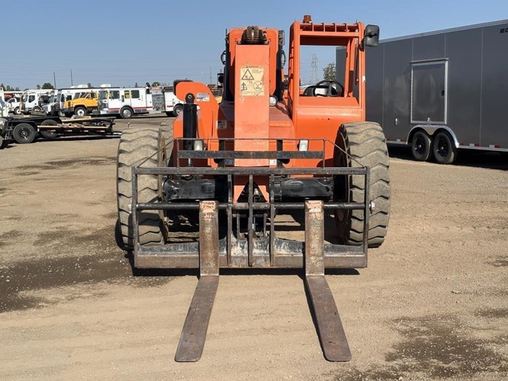 2013-jlg-8042-image-6
