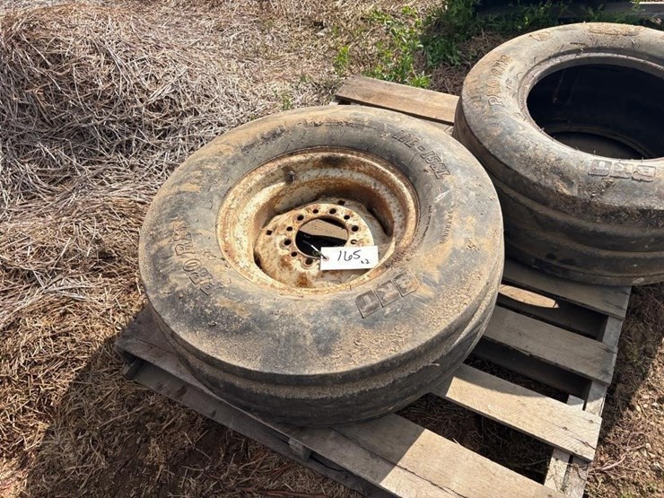 (2)-11l---15sl-tires.-1-with-a-rim-image-2