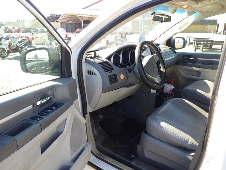 2010-dodge-grand-caravan-image-5