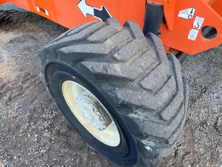 2013-jlg-800aj-image-12