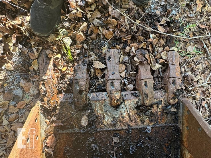 24"-5-tooth-bucket-image-4