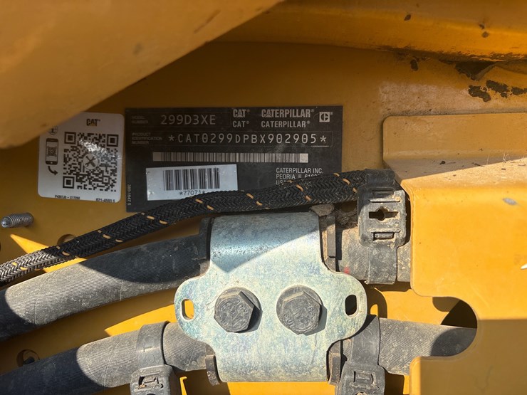 2021-caterpillar-299d3-image-11