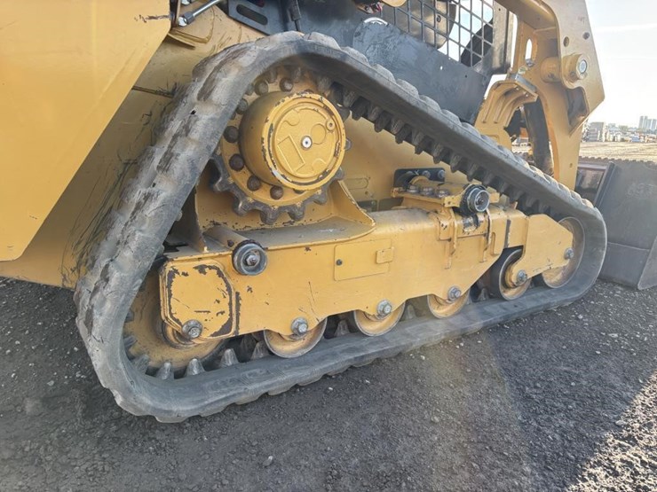 2021-caterpillar-249d3-image-16