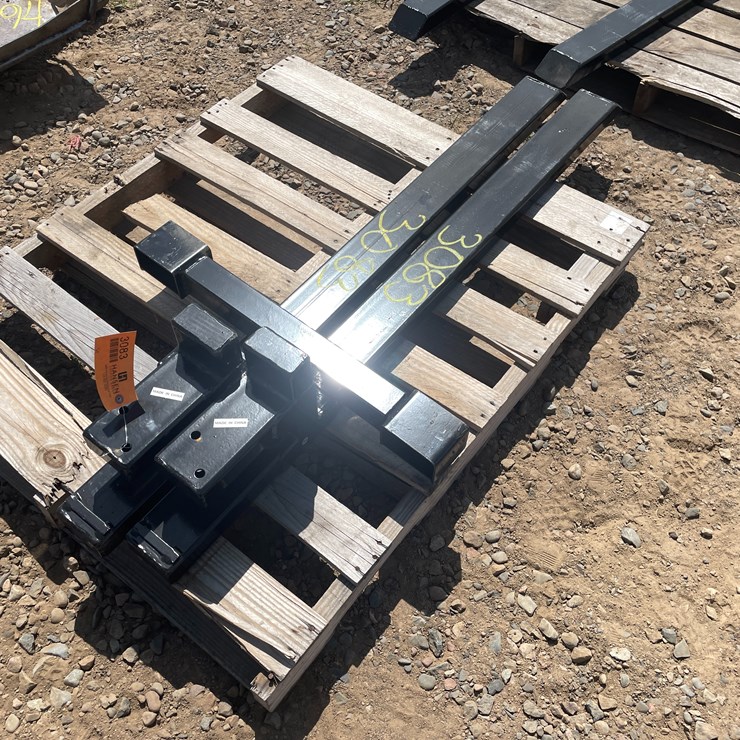 #3083 • Unused 2025 Wolverine Adjustable Clip-on Pallet Forks