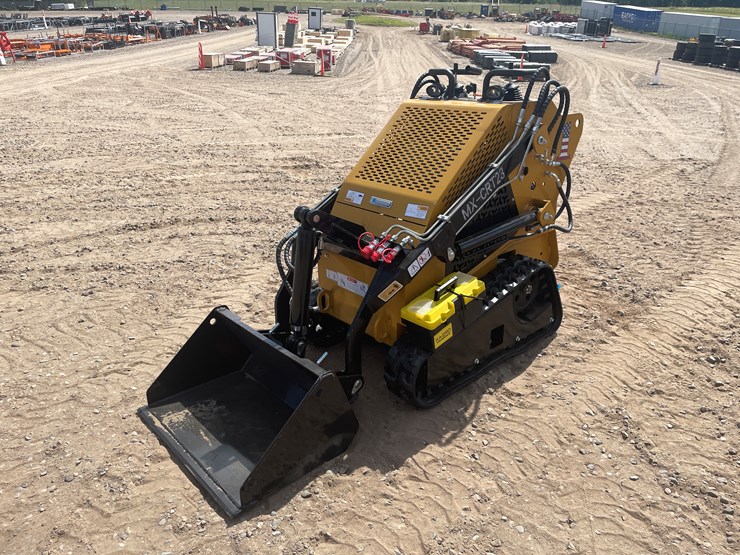 #9463-•-unused-2025-agt-compact-track-loader-image-1