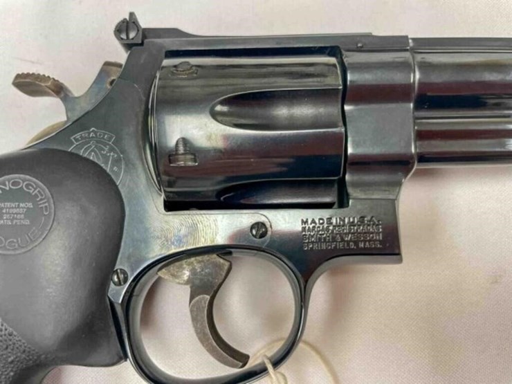 smith-&-wesson-44-mag-revolver-image-10