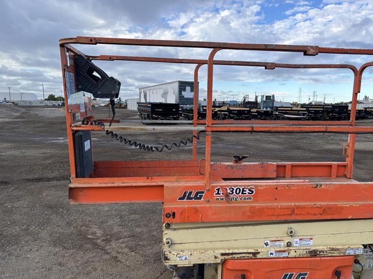 2015-jlg-1930es-image-7