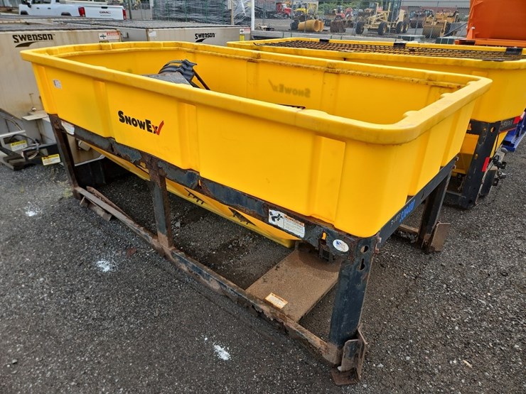 snowex-9'-poly-sand/salt-spreader-image-2