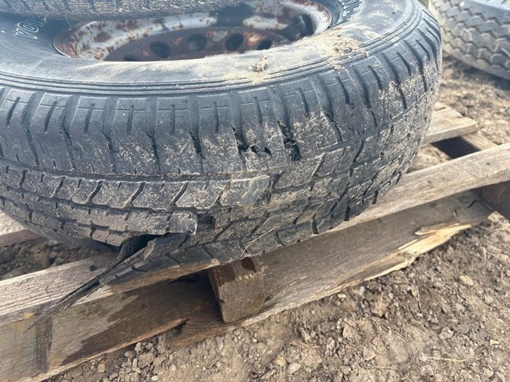 (3)-st205/75-r15-tires-w/rims-image-3