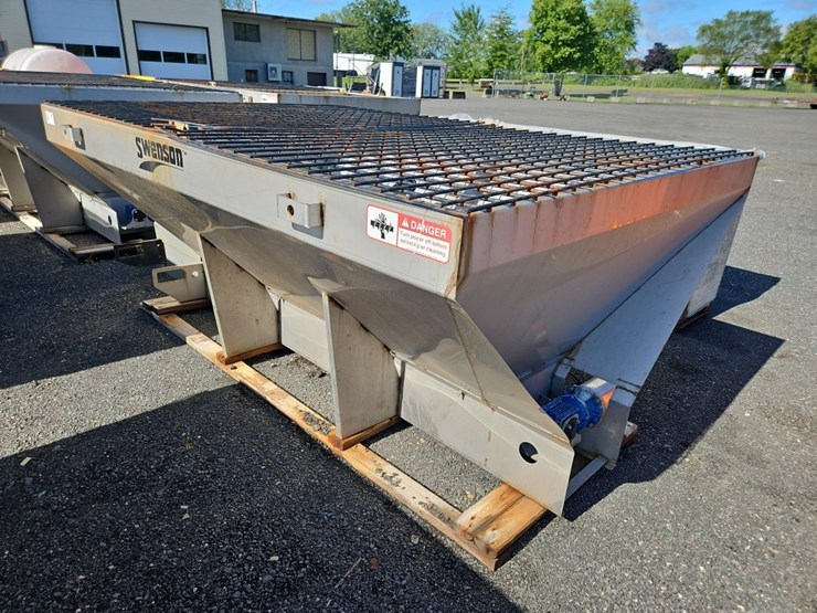 swenson-8'-stainless-steel-sand/salt-spreader-image-4