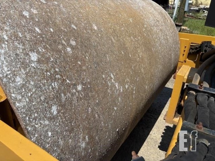 2016-caterpillar-cs54b-image-7