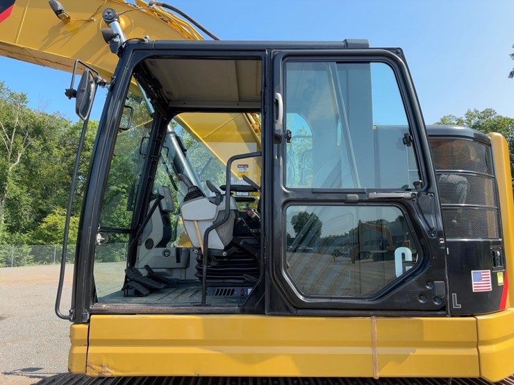 2016-caterpillar-325flcr-hydraulic-excavator-image-34