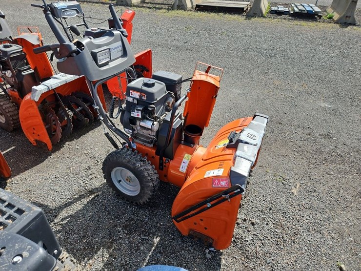 husqvarna-st330p-snow-blower-image-2
