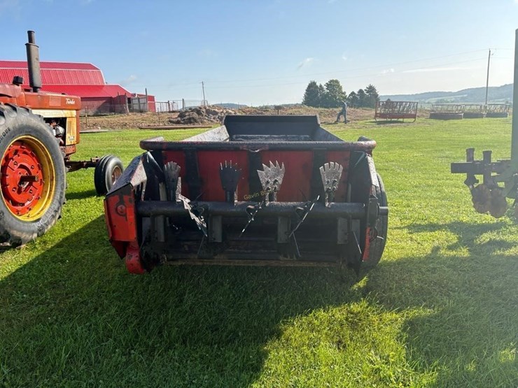 h&s-3131-heavy-duty-manure-spreader-image-7