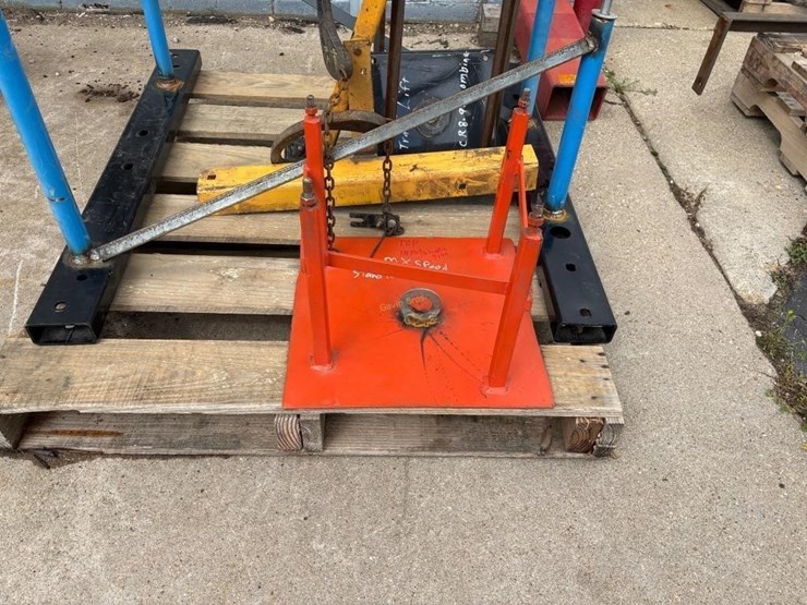 metal-stands-image-2