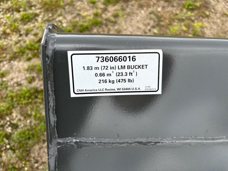 new-72"-new-holland-skidsteer-bucket-image-4